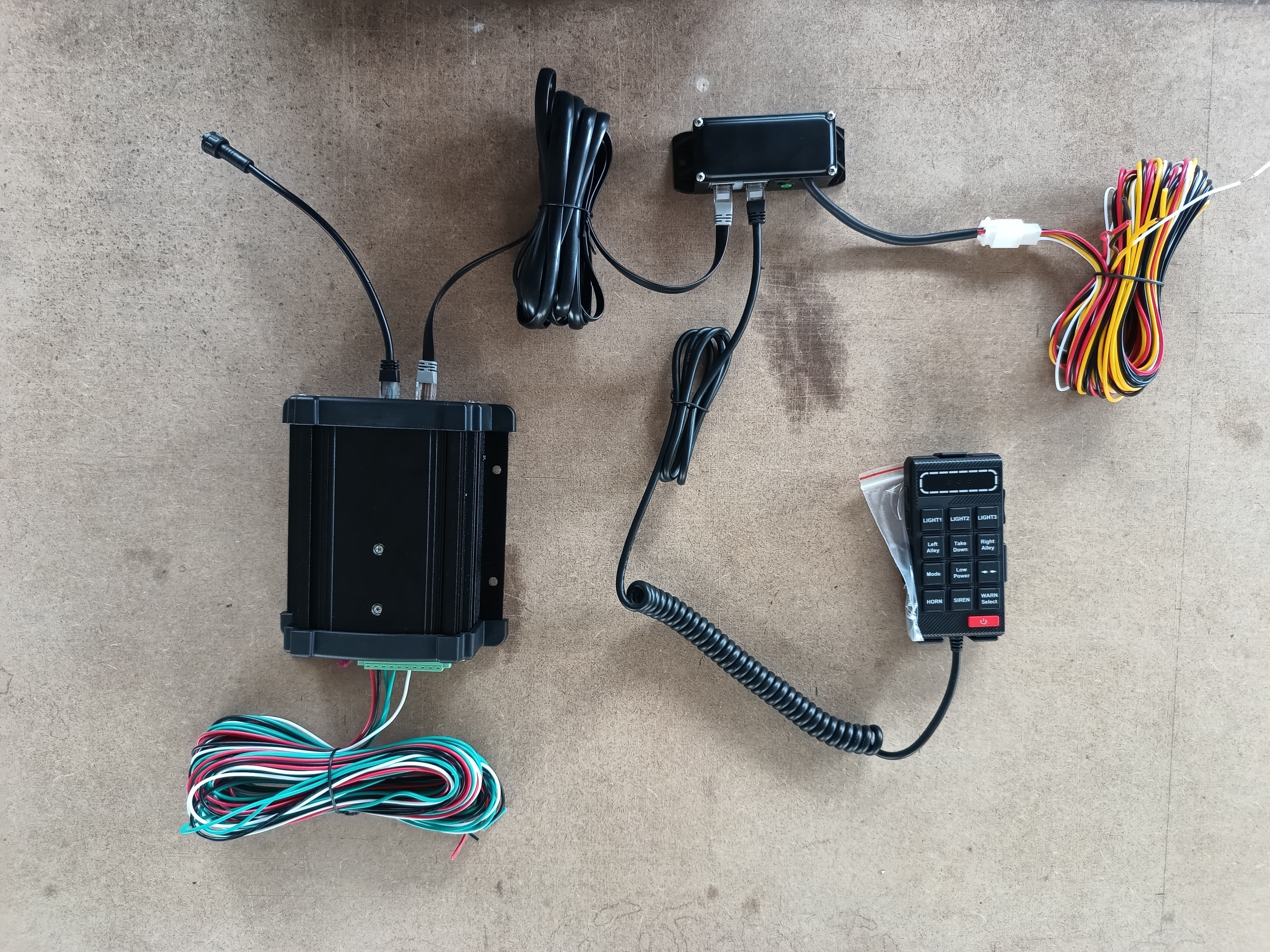 Diagrama de conexión sirena X100F con Módulo de control de Luz auxiliar X07E